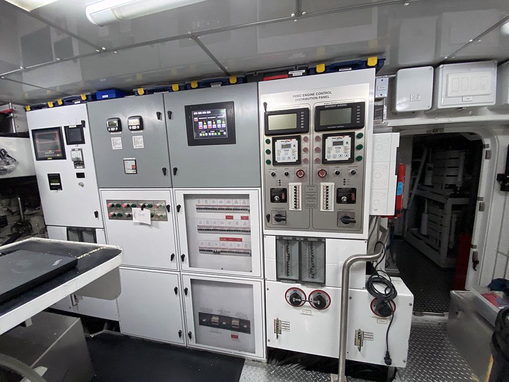 2005 PALMER JOHNSON 120 